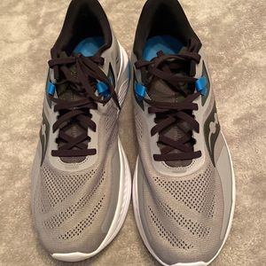 Men’s size 13 Saucony running shoes formfit pwrrun. Worn twice